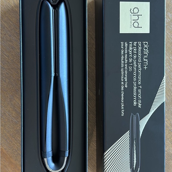 Ghd platinum+ 1 inch flat iron new in box - Picture 2 of 2